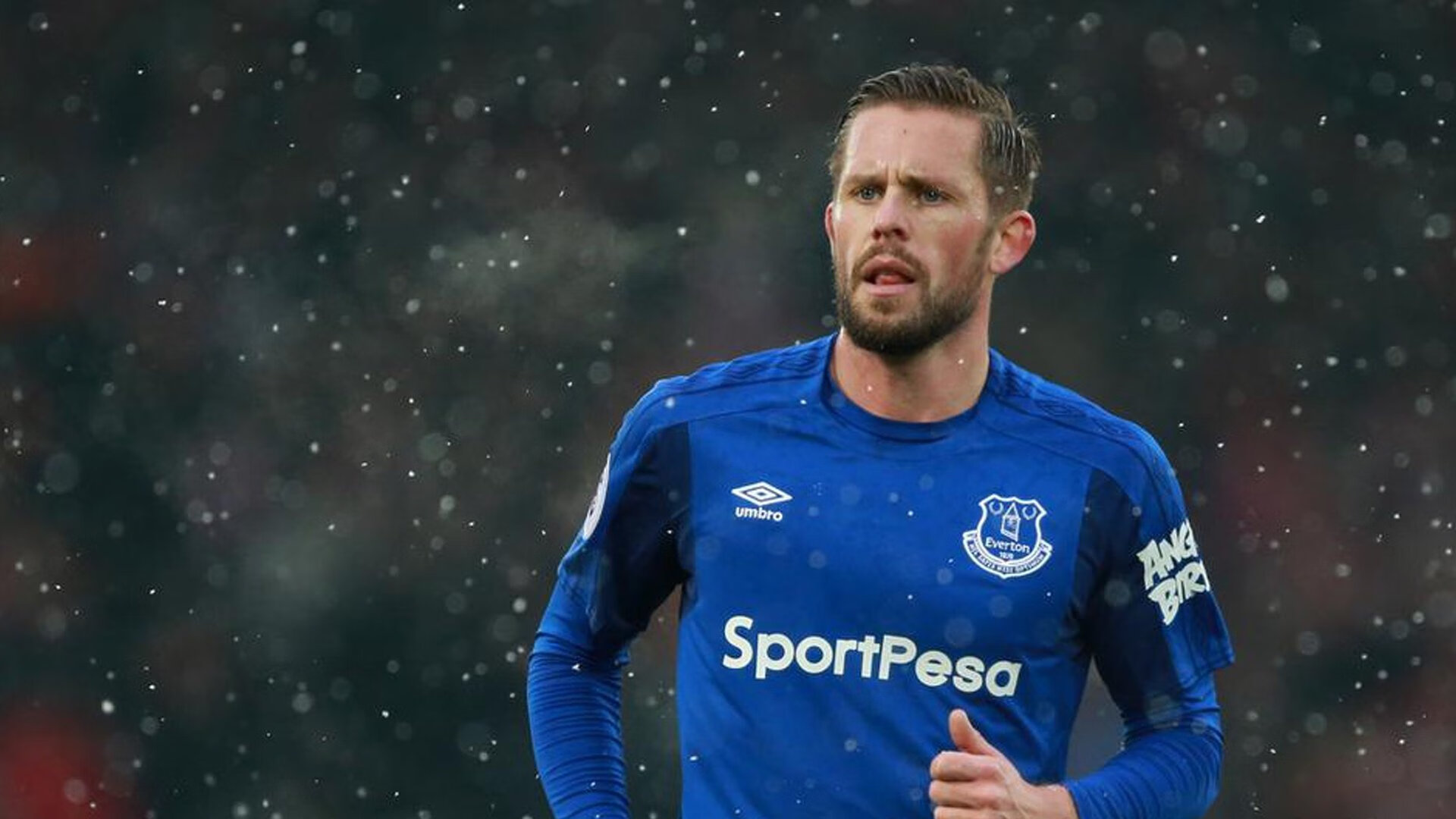 拉文最后三分钟定乾坤,广东队热身赛惜败魔术的战术启示