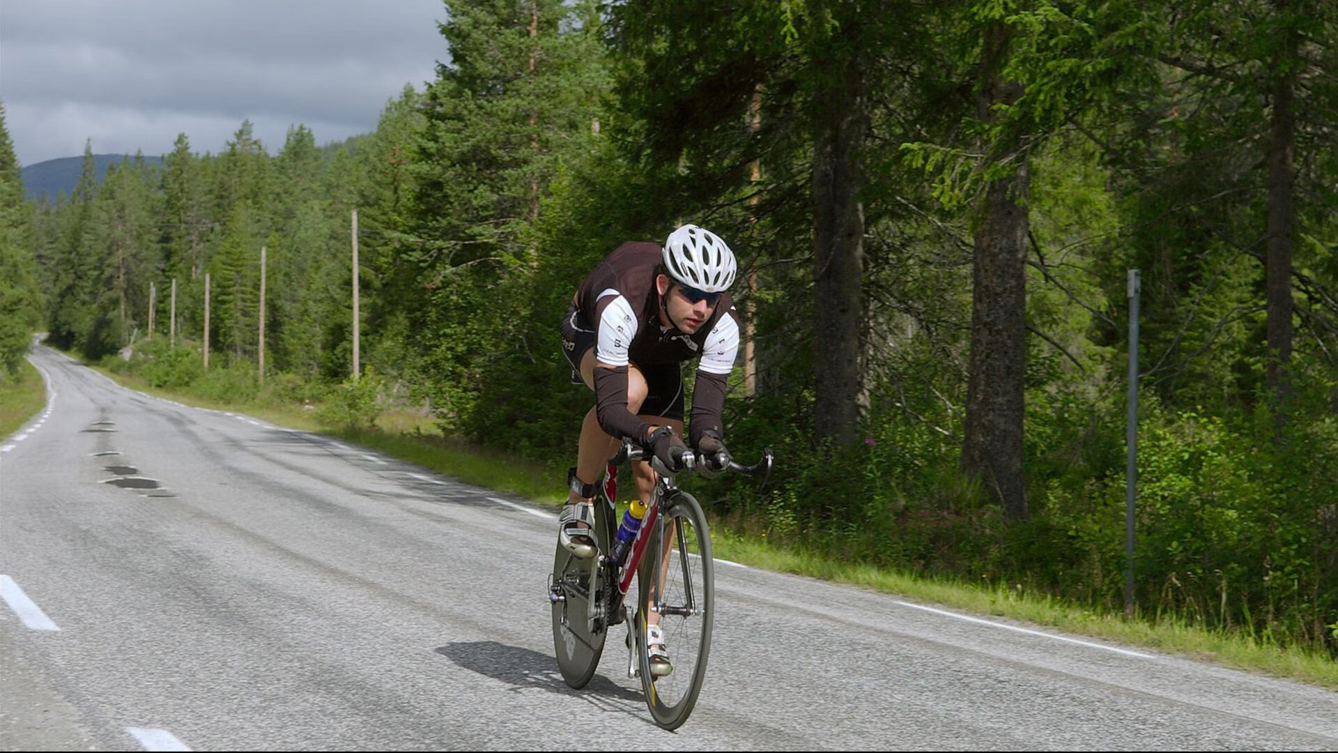 开云下载-新王登基！霍勒迪掀翻西域铁骑，开拓者横扫背后的孤胆英雄