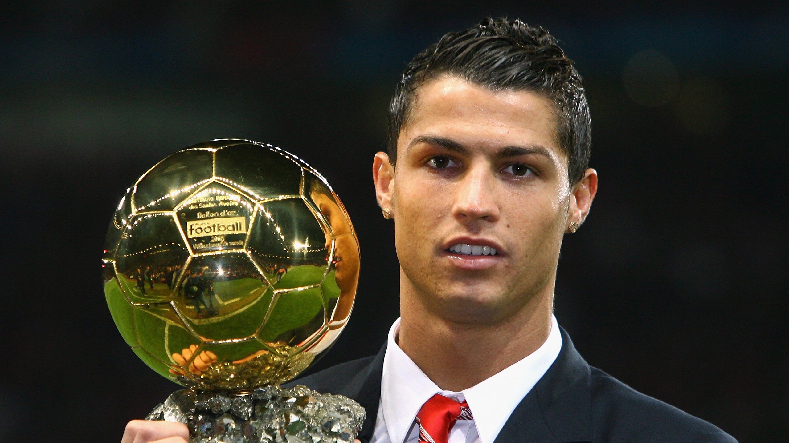 开云体育在线-伊拉克对阵利物浦友谊赛，阿拉巴梅开二度拉开差距，利物浦3-1获胜