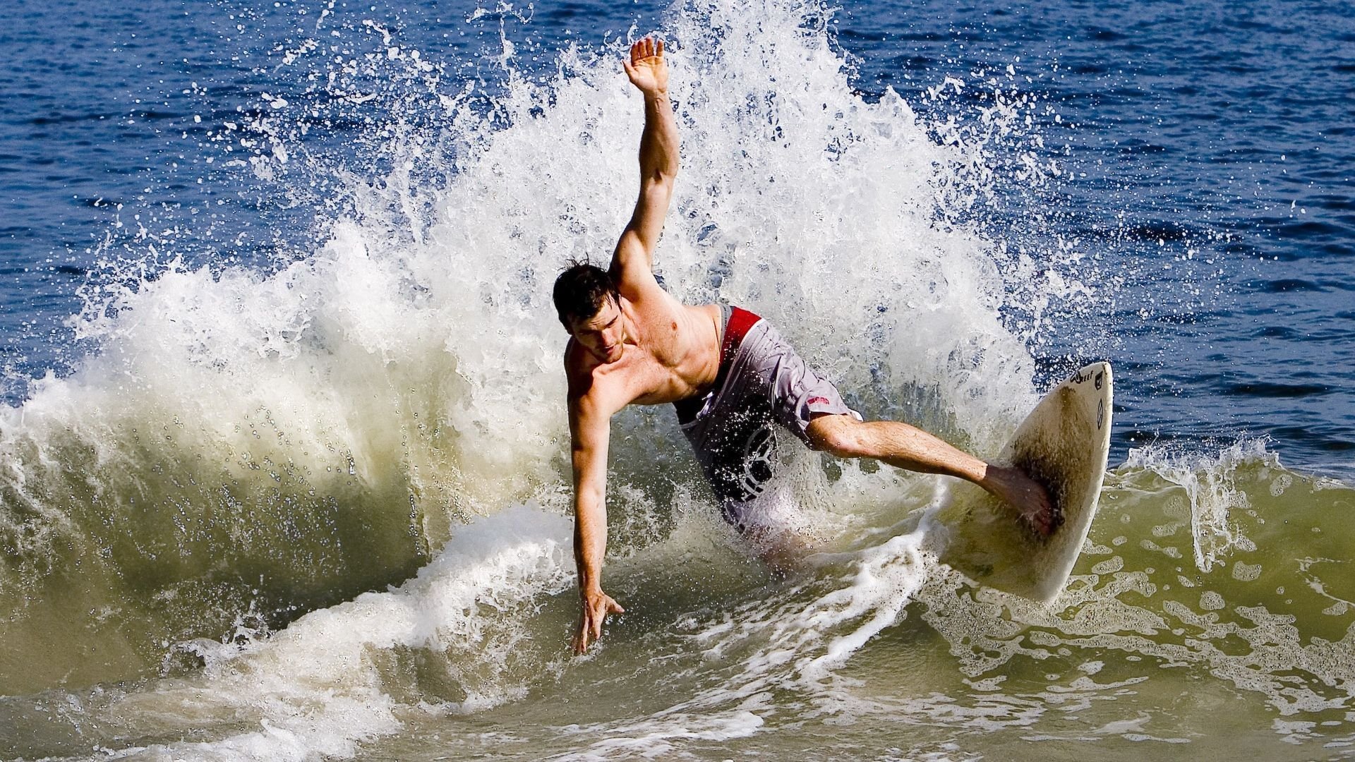 开云体育平台APP-跨界风暴，新疆队狂飙压制湖人，塔图姆足球首秀统治西甲国家德比！